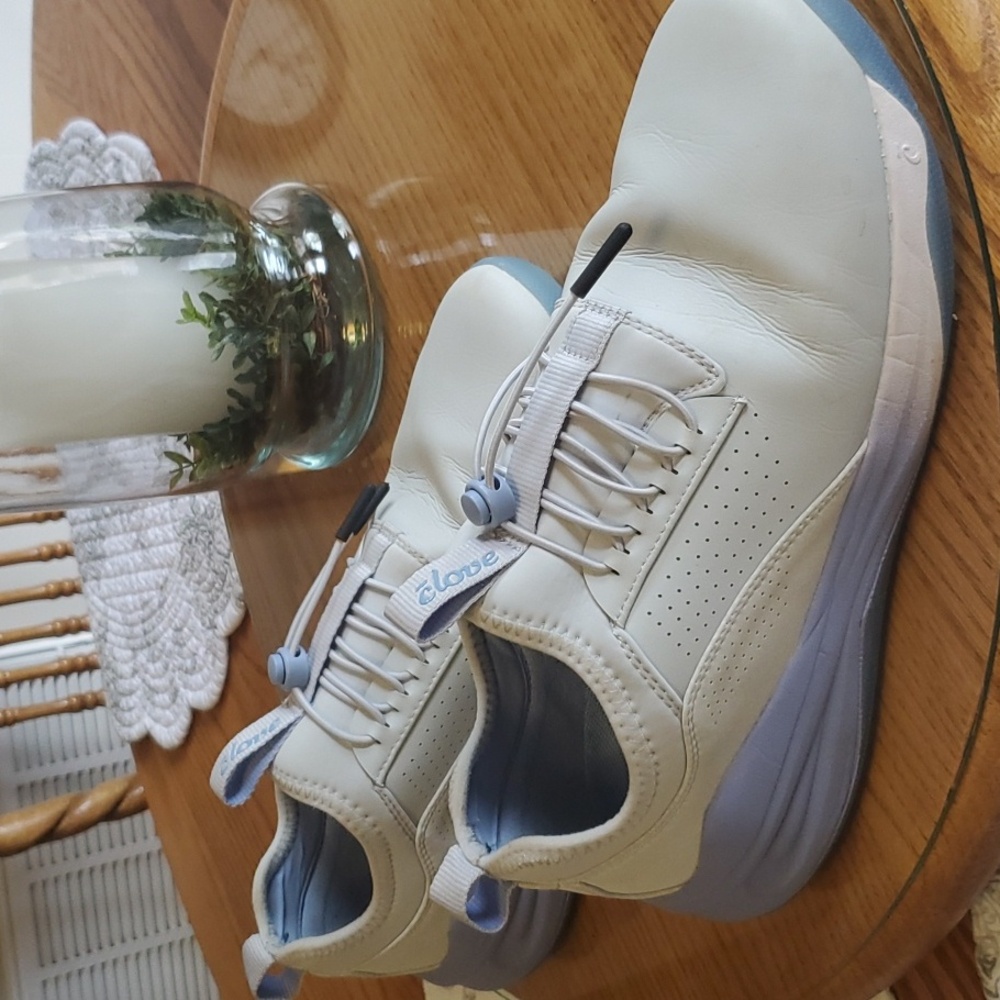 Clove nursing shoes